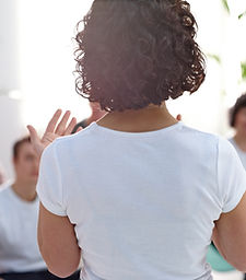 Vrouw geeft workshop