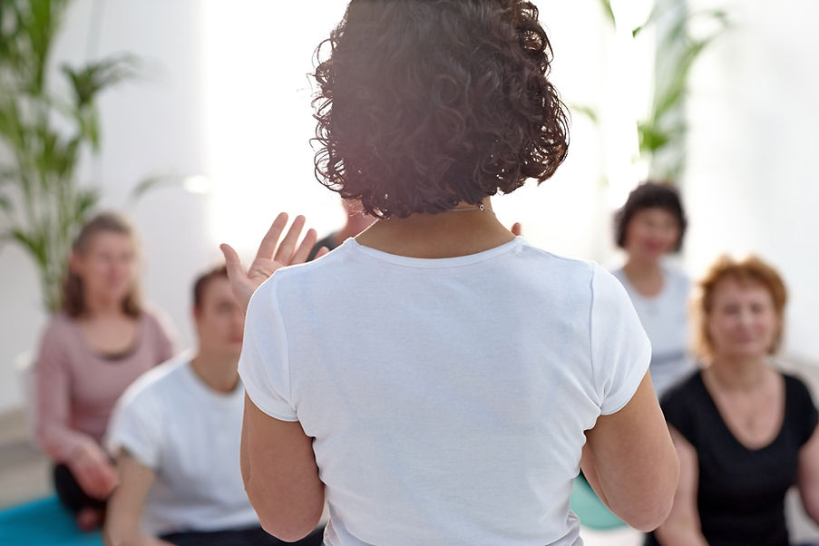 Vrouw geeft workshop