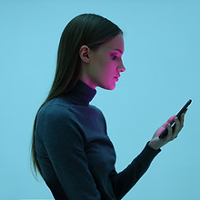 Usando el teléfono móvil