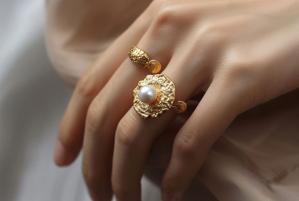 Nhẫn vàng và ngọc trai thanh lịch