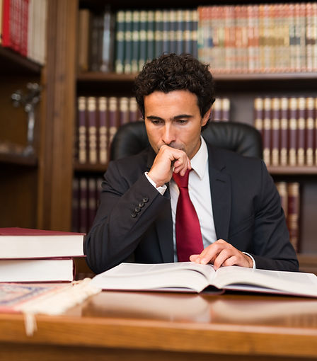 Advogado pensando