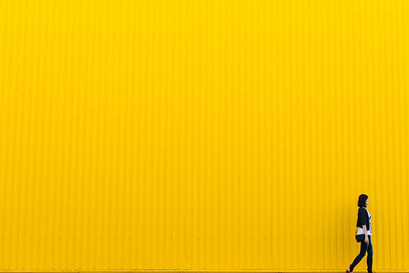 Pared de lata amarilla