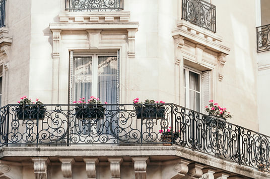 Balcon d'un immeuble parisien