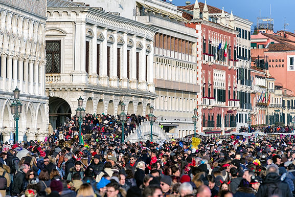 Assembramenti a Milano