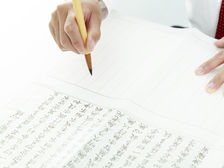 • Duración: 5 h
• Contenido: Conocer los signos de la lengua japonesa: KANJI, HIRAGANA y KATAKANA.
Aprender la escritura de los signos con bolígrafo-lapicero.
Practicar la escritura más artística con pincel y tinta china específica.
• Horario, miércoles de 16:00 a 17:00 h.
• Modalidad, presencial.
• Inicio, miércoles 1 de julio.
• Finalización, miércoles 29 de julio.
• Precios del curso: 80 €/curso para grupos de máximo 7 estudiantes.
• Curso único exento de gastos de matriculación.
• Mínimo de alumnos para abrir el curso: 4 estudiantes.