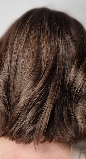 Cabello corto castaño