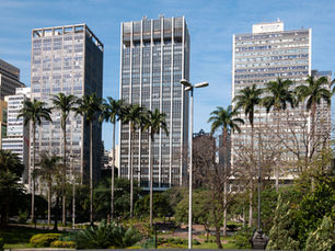 Os benefícios de investir em imóveis de alto padrão.