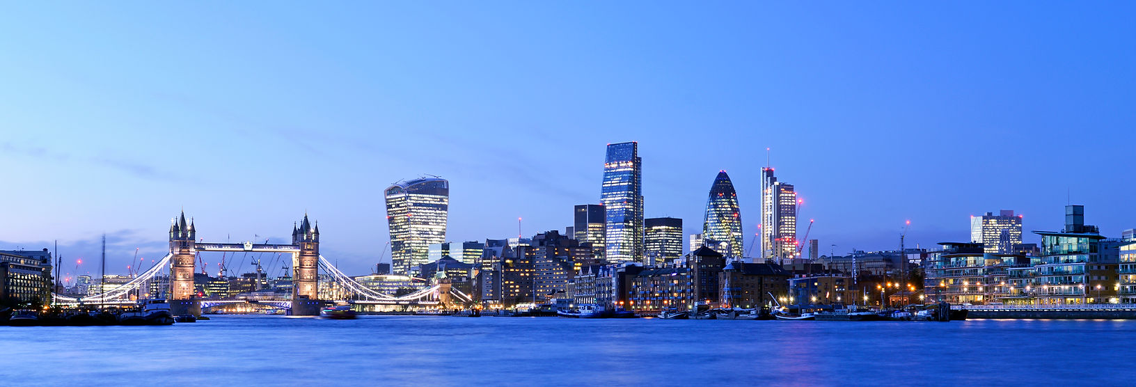 London skyline panoramic nightime view