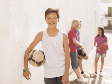 Futbol topu ile çocuk