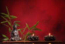 Bouddha avec des bougies