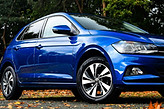 Carro Azul ao Ar Livre