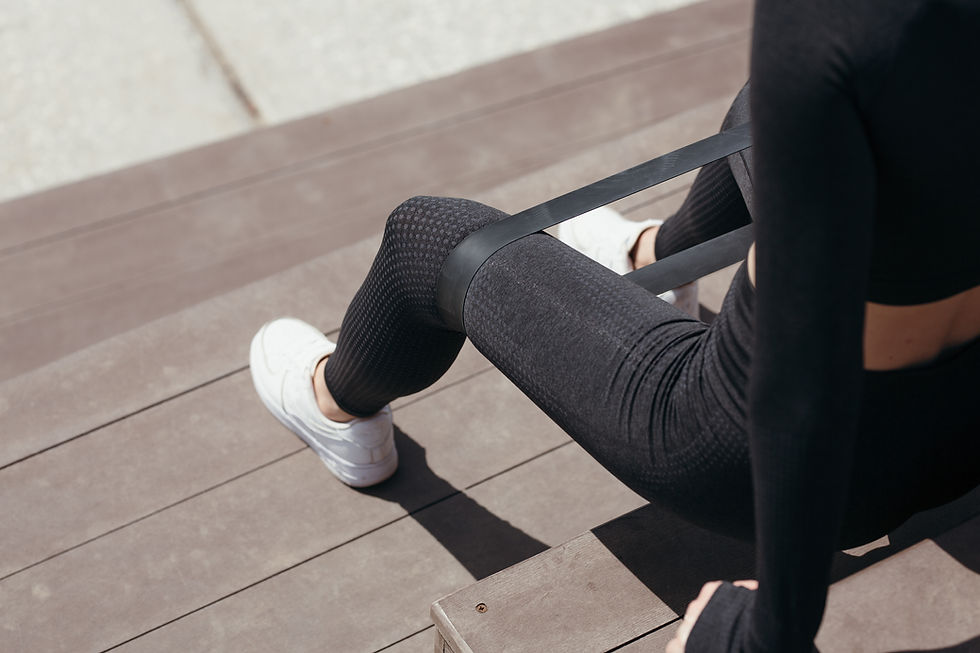 Lekce Pilates Flow s míčky a bloky – efektivní cvičení pro stabilitu, sílu a flexibilitu těla