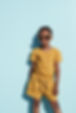 Fille cool avec des lunettes de soleil