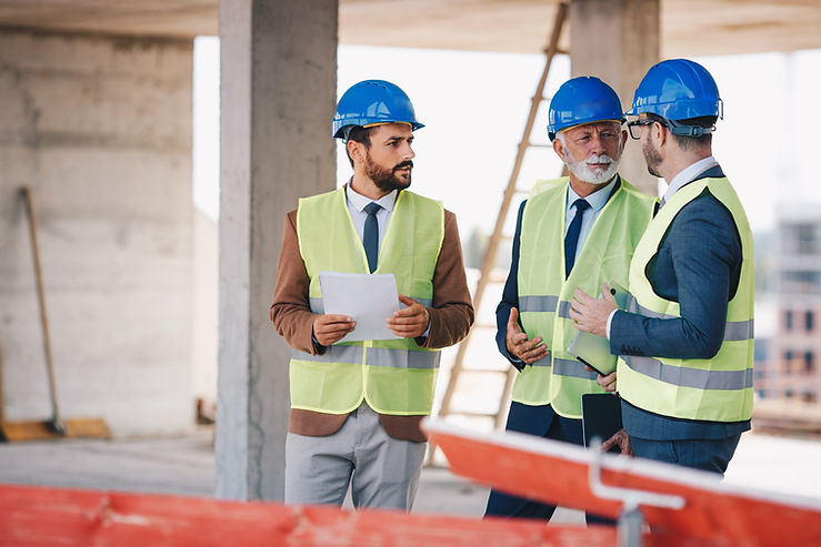 Projektleiter auf Baustelle