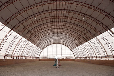 Arena de equitación cubierta