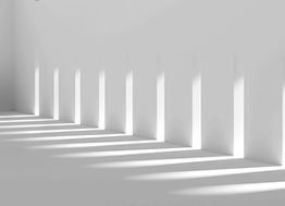 Minimalistisches weißes Zimmer