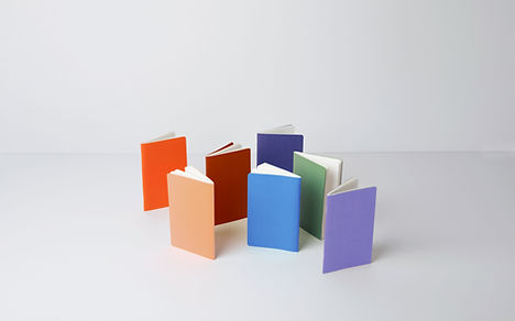 Cadernos minimalistas coloridos