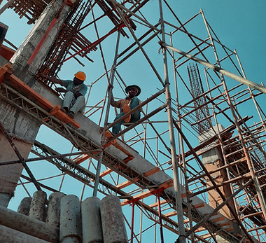 Trabajadores de la construcción en el sitio 