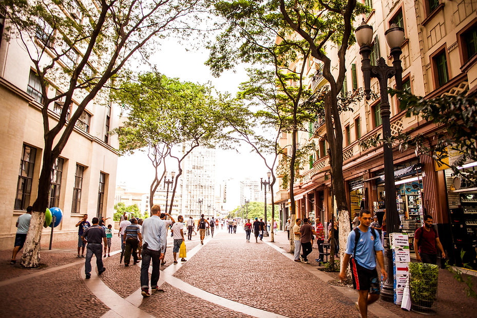 Calçada movimentada