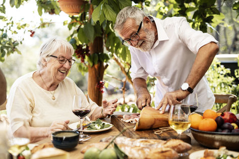 Master the Spanish Vocabulary of a Set Table Plus the Verb "Comer" (To Eat)