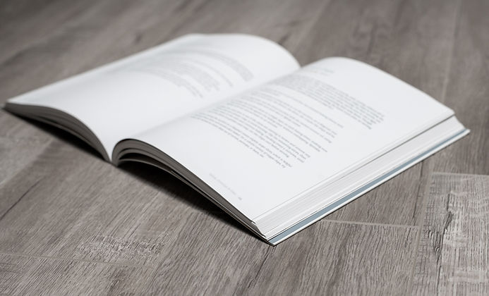 Libro sobre mesa