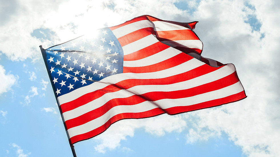 Bandeira americana acenando