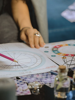 Astrologer-Calculating-Rising-Sign