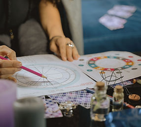 Astrologer-Calculating-Rising-Sign