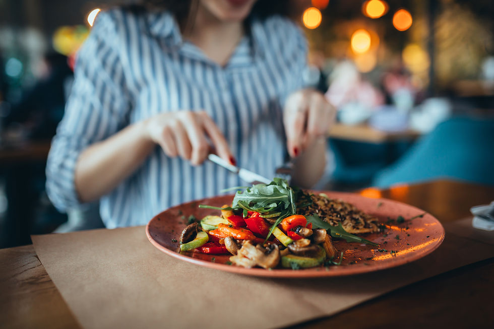 12 tips for eating healthy at restaurants