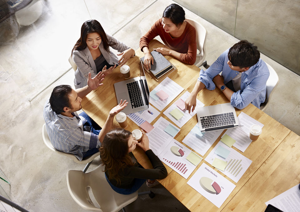 Corporate Events Photography by Blake Ferguson depicts Co-Workers collaborating to meet project goals in Ontario, Canada. (2)