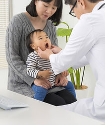 Exame médico pediátrico