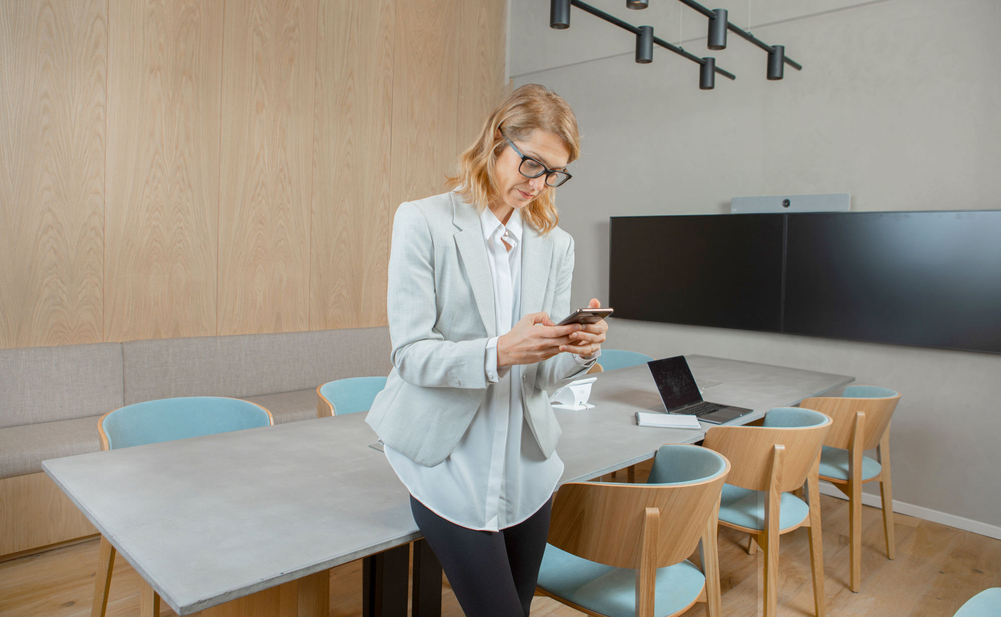 Business woman utilizing her cell phone.