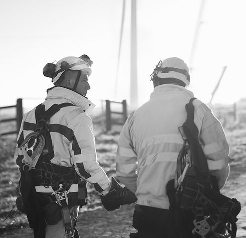 Engenheiros em parque eólico