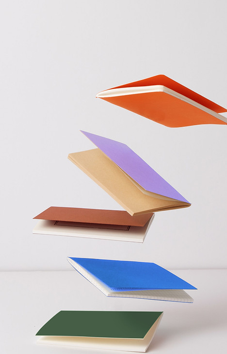 Estudiantes en una clase de idiomas inmersiva e interactiva en Viv'lingua Mikaelian