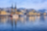 Vue sur le lac et la ville