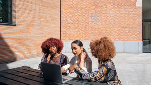 Selbstständig machen im E-Commerce: Freiheit oder Dauerstress?