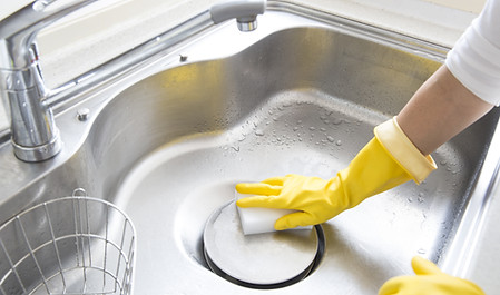 Waschbecken putzen