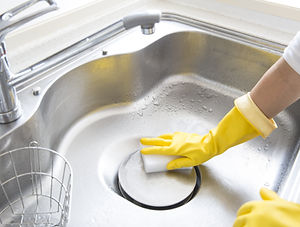 Waschbecken putzen