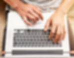 Trabalhando no laptop