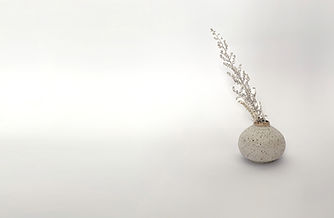 Minimalistisk keramisk vase