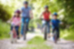 Passeio de bicicleta em família