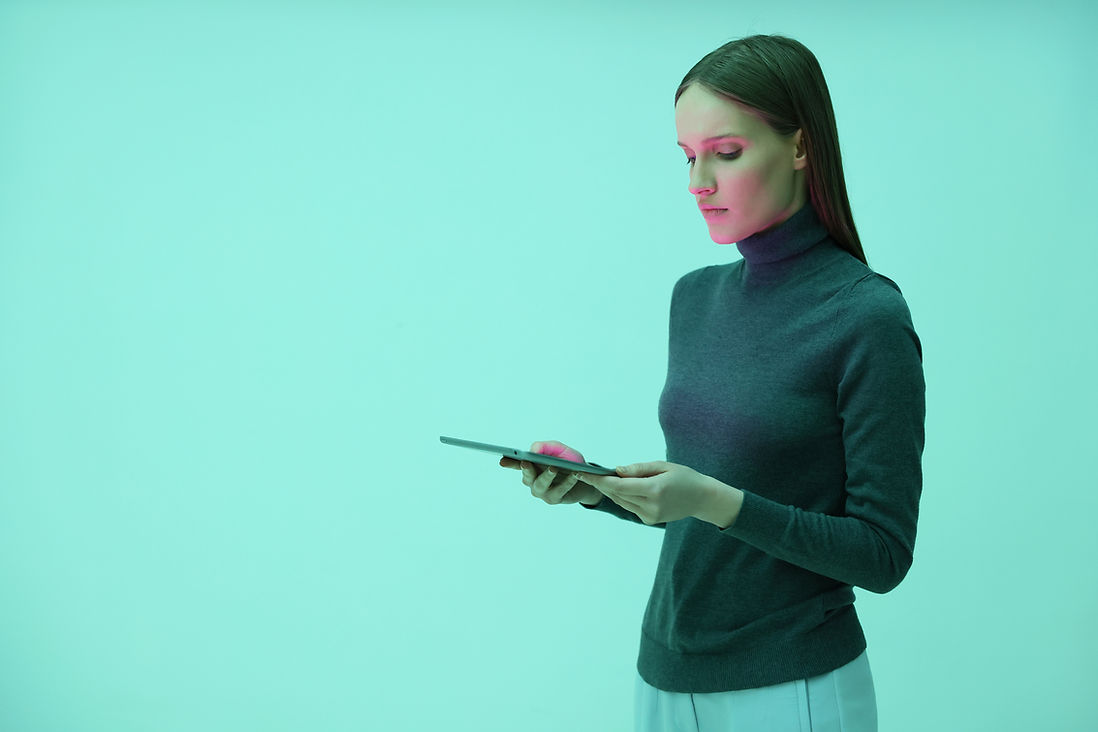 Trzymanie gadżetu elektronicznego