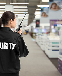 Guardia de seguridad en uniforme