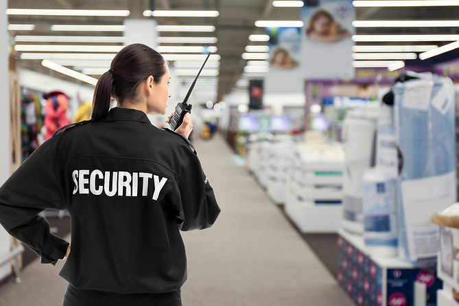 Guardia di sicurezza in uniforme