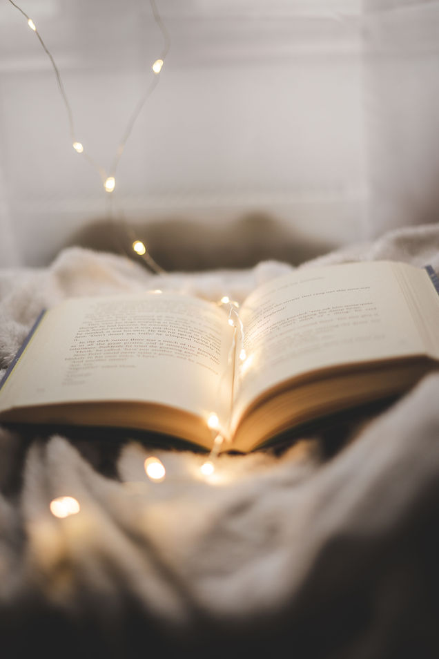 Lumières de livres ouverts