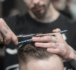 Barbero trabajando