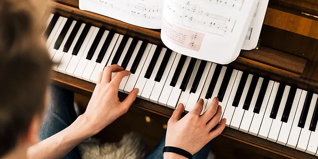 Tvj51dsxjo X1m Guitar , piano , drum, key board classes in tambaram , chennai. https www akiramusic com