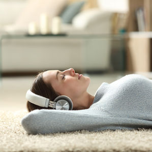 "How Does Listening to Music Affect Our Mood?" Guest written by Mia Barnes