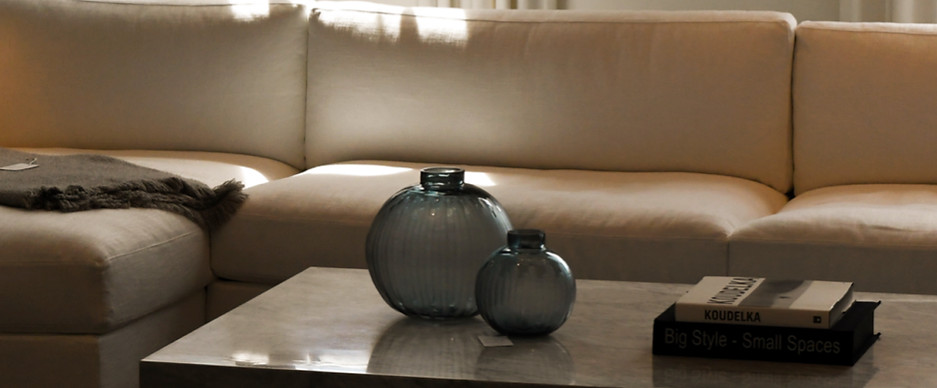 Modern Living Room Image, Vase on table.