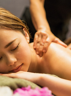 背中マッサージでリラックス